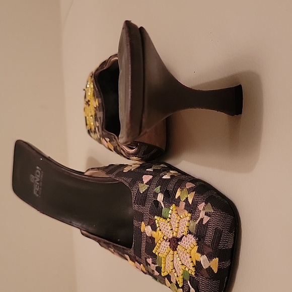 FENDI - Picture 5 of 6